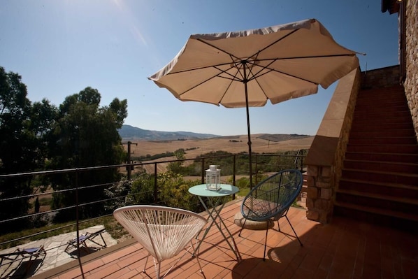TUSCANY FOREVER RESIDENCE VILLA LIBERTA FIRST FLOOR APARTMENT boutique holiday rental in Volterra