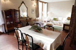 TUSCANY FOREVER RESIDENCE VILLA FELICITA GROUND FLOOR APARTMENT
Boutique  holiday rental in Volterra