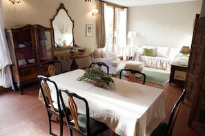TUSCANY FOREVER RESIDENCE VILLA FELICITA GROUND FLOOR APARTMENT
Boutique holiday rental in Volterra
