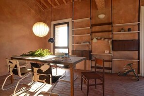 TUSCANY FOREVER RESIDENCE VILLA III APICIUS FIRST FLOOR APARTMENT 
Boutique holiday rental in Volterra Tuscany