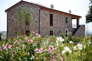TUSCANY FOREVER RESIDENCE VILLA III APICIUS FIRST FLOOR APARTMENT 
Boutique holiday rental in Volterra Tuscany