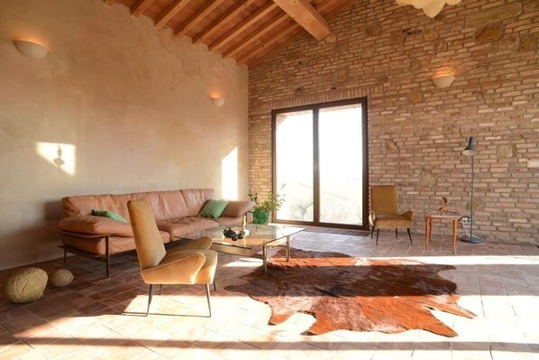 TUSCANY FOREVER RESIDENCE VILLA VI TERRA FIRST FLOOR APARTMENT boutique holiday rental in Volterra 