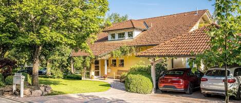 Haus Ahorn Parkplatz/Carport