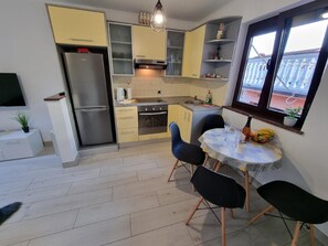 Kitchen area. kitchen with dining area