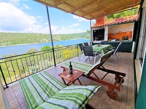 Villa Marela Terrasse und der Sommerküche