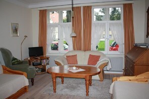 Living/bedroom with a view at the canal.