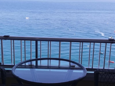 Modern furnished 2 persons apartment with sea view