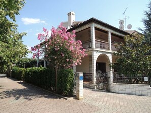 External view of the building. Appartament Luna Porec