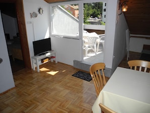 Living area. Access to the balcony