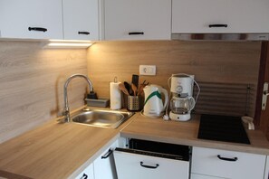Kitchen area. kitchen