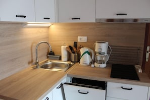 Kitchen area. kitchen