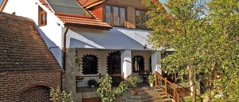 Casa Crina • self catering holiday villa rental in quaint Carpathian village near Sibiu, Transylvania, Romania