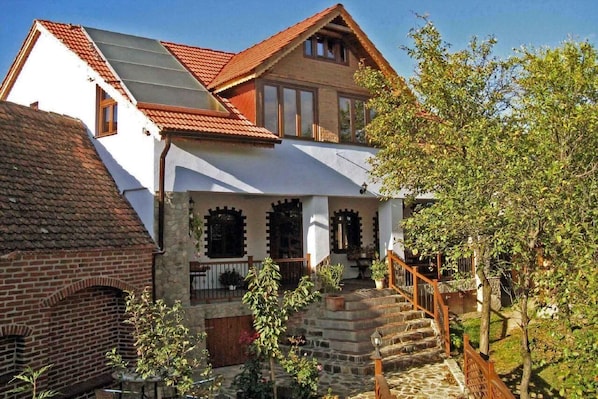 Casa Crina • self catering holiday villa rental in quaint Carpathian village near Sibiu, Transylvania, Romania