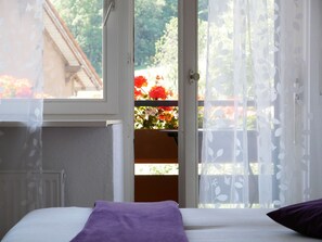 Doppelzimmer mit Balkon und Dusche