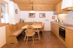 Kitchen area. kitchen