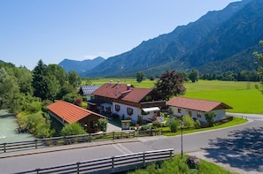 External view of the building. Holiday home Hofer - Zugspitzland