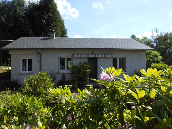 Le calme et la nature environnants de cette maison vous apporteront la quiétude.