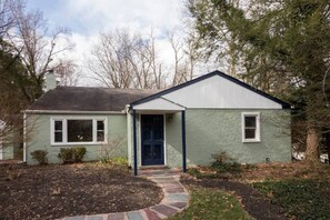 Great Neighborhood and only 0.1 mile from Septa Train, 35 minutes drive to Philly (without traffic), 5 minutes to Everything else you could possibly want...