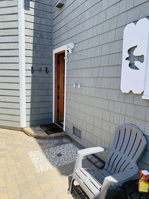 Side door with out door shower