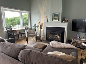 Livingroom with Fireplace & view. 