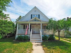 Front of home - Wonderful porch with plenty of seating and driveway accommodating up to 4 cars