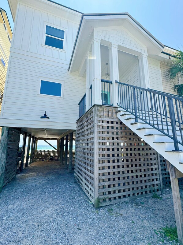 Ocean Front Home - Parking for 5
BEACH FRONT (5 minutes to 30A)