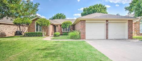 Lubbock Vacation Rental | 3BR | 2BA | 1,475 Sq Ft | Step-Free Access