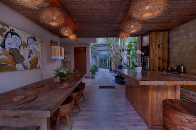 4 BR Contemporary Elegance Villa in Ubud with Ethnic Touch and Tatched Roof