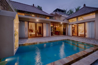 4 BR Contemporary Elegance Villa in Ubud with Ethnic Touch and Tatched Roof