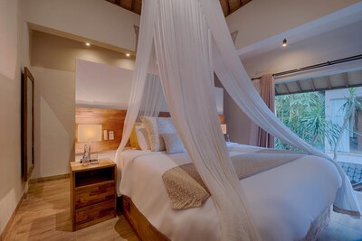 4 BR Contemporary Elegance Villa in Ubud with Ethnic Touch and Tatched Roof