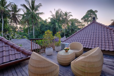 4 BR Contemporary Elegance Villa in Ubud with Ethnic Touch and Tatched Roof