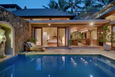 4 BR Contemporary Elegance Villa in Ubud with Ethnic Touch and Tatched Roof