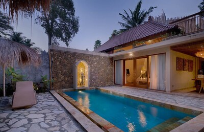 4 BR Contemporary Elegance Villa in Ubud with Ethnic Touch and Tatched Roof