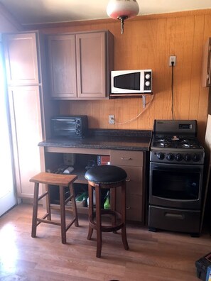Area off the kitchen to eat, write or compose music