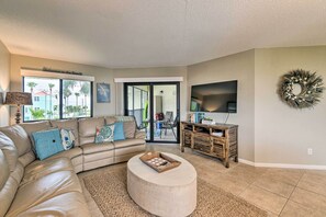 Living Room | Smart TV | Balcony Access