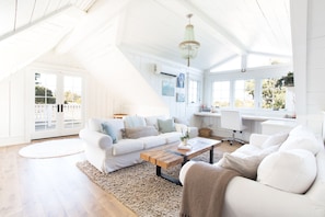 Two-story, very spacious country cottage. All to yourselves to enjoy!
