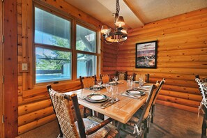 One of two dining areas in Comstock 203/204 with seating for 6 on high back log wood chairs.