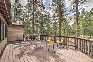 Private Deck w/ Gas Grill