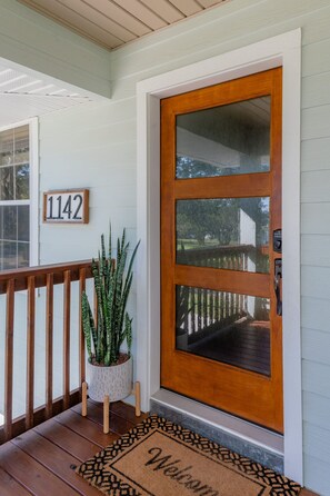 Upstairs front door entry