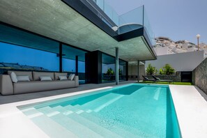 Luxury Serenity with private swimming pool and garden