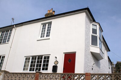 Cozy modernised Victorian cottage near to Ventnor town and beach