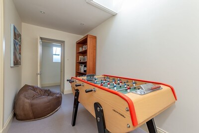Stylish 3 bedroom apartment, access to beach