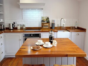 Farmhouse style kitchen | Oxtoby’s Upstairs - Oxtoby’s Cottages York, York