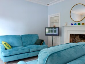 Comfortable living room | Oxtoby’s Upstairs - Oxtoby’s Cottages York, York