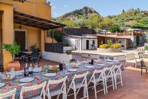 Outdoor terrace group dining