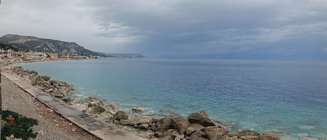 Vue sur la plage ou l’océan