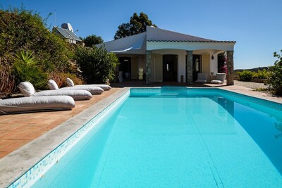 Eagles Nest: una encantadora casa de 3 dormitorios bien equipada con piscina y vistas al mar