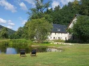 Stugans exteriör [sommar]