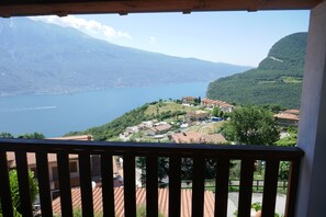 Blick vom Balkon über Pregasio