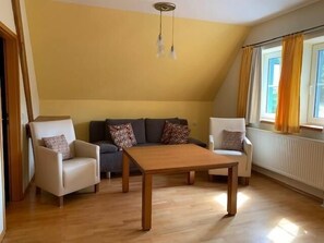 Ferienwohnung "Melisse" (80qm) für vier Personen-Wohnzimmer